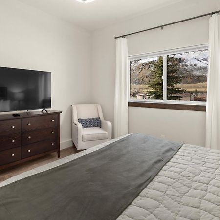 Yellowstone Hot Springs Resort Gardiner Exterior photo